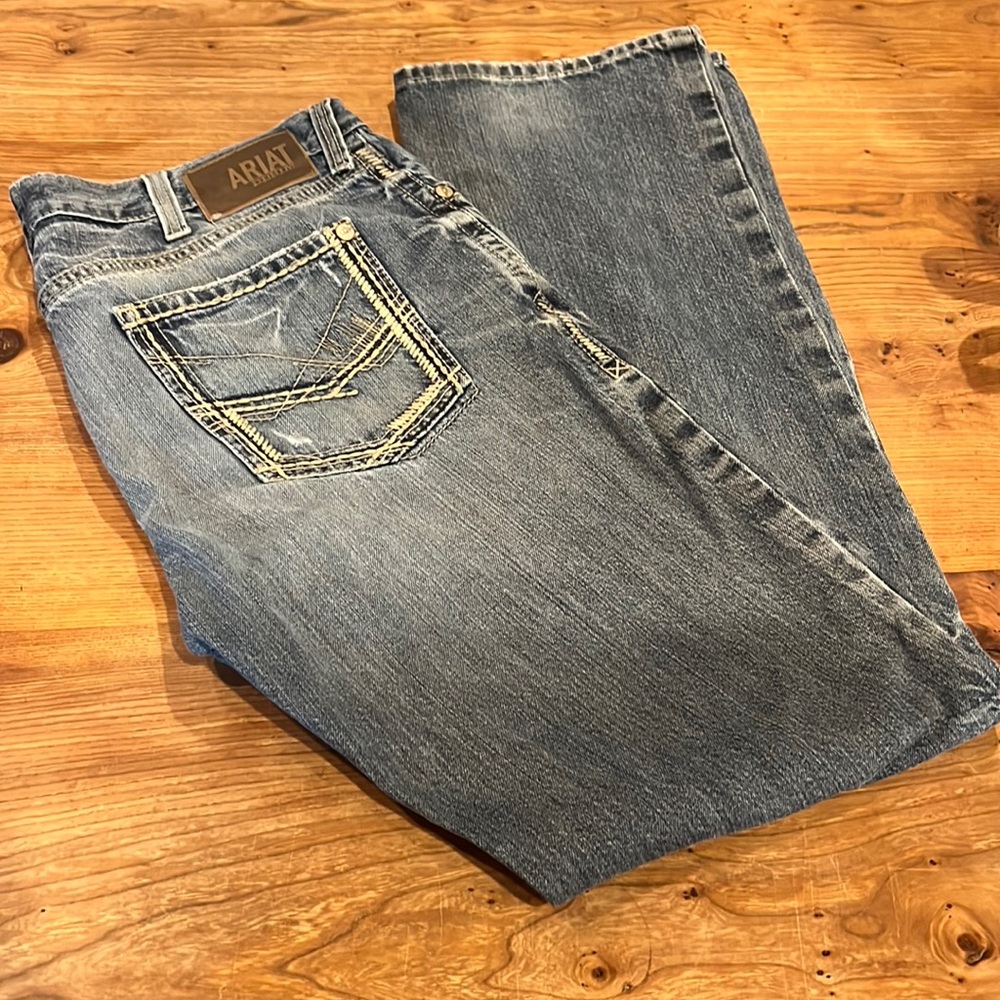 Men’s Ariat M5 straight fit, straight leg jeans, size 36/36